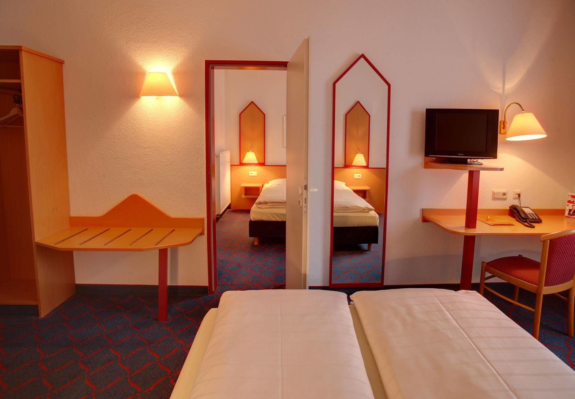 Hotel Montana Lauenau Esterno foto